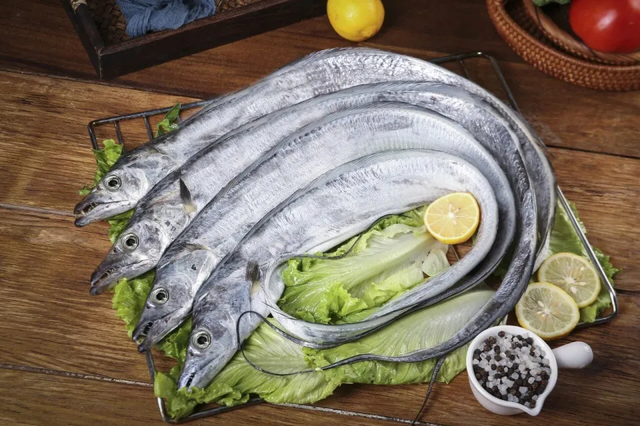 Loại cá quốc dân từng bị bỏ quên, giờ mới biết giàu canxi và DHA chẳng kém cá hồi- Ảnh 2. Loại cá quốc dân từng bị bỏ quên, giờ mới biết giàu canxi và DHA chẳng kém cá hồi- Ảnh 2.