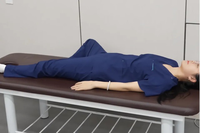 Ngủ ở 4 tư thế n&agrave;y ĐỪNG HỎI TẠI SAO cột sống sớm bị "hủy hoại": Nhiều người th&iacute;ch v&igrave; thoải m&aacute;i- Ảnh 2.