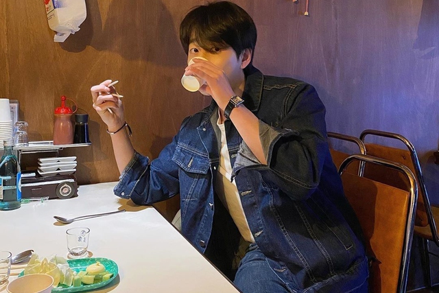 5 việc làm ngay sau khi ăn "hành xác" dạ dày, giảm hấp thụ dưỡng chất nhưng ai cũng từng làm trong đời- Ảnh 2. 5 việc làm ngay sau khi ăn "hành xác" dạ dày, giảm hấp thụ dưỡng chất nhưng ai cũng từng làm trong đời- Ảnh 2.