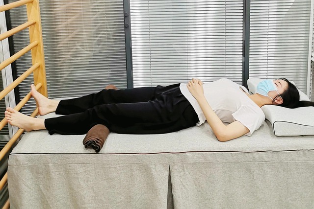 Ngủ ở 4 tư thế n&agrave;y ĐỪNG HỎI TẠI SAO cột sống sớm bị "hủy hoại": Nhiều người th&iacute;ch v&igrave; thoải m&aacute;i- Ảnh 5.