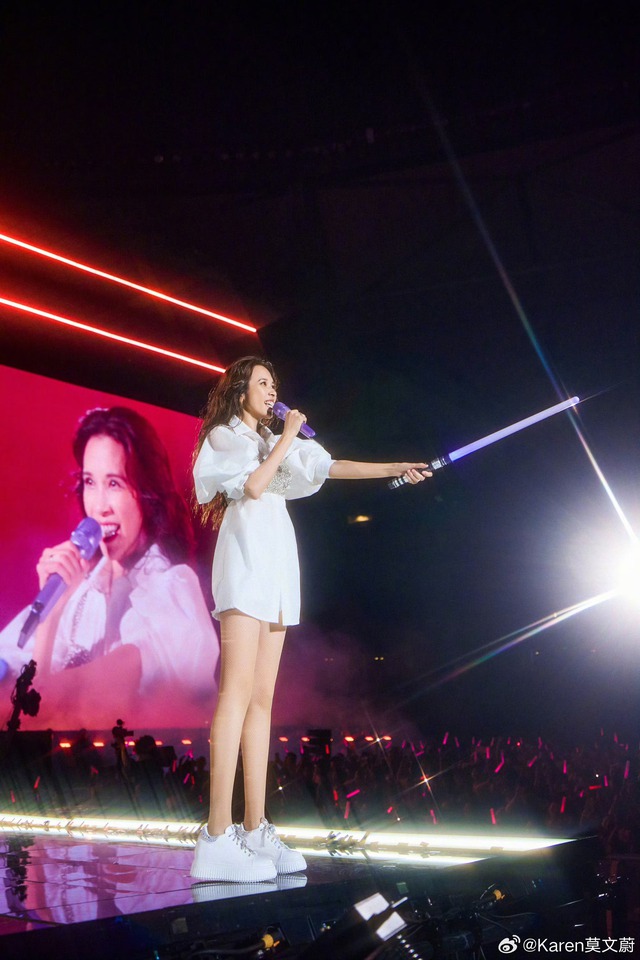 Kiều nữ U60 đẹp bất khả chiến bại h&uacute;t hơn 900 triệu view, cực phẩm nhất l&agrave; cặp ch&acirc;n trị gi&aacute; 100 tỷ đồng- Ảnh 9.