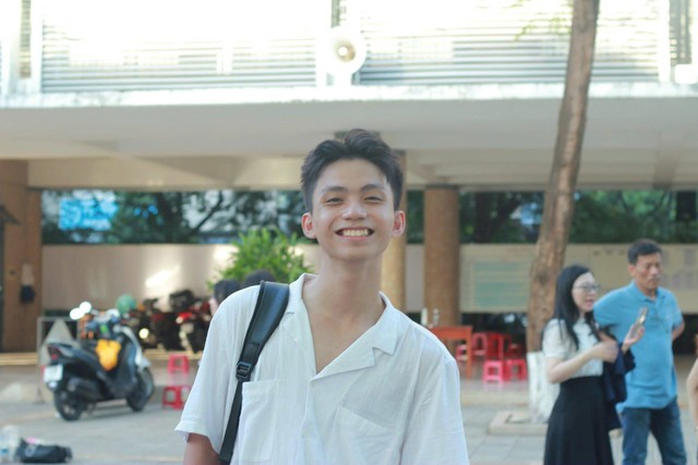 Bạn Lê Hoàng Việt.