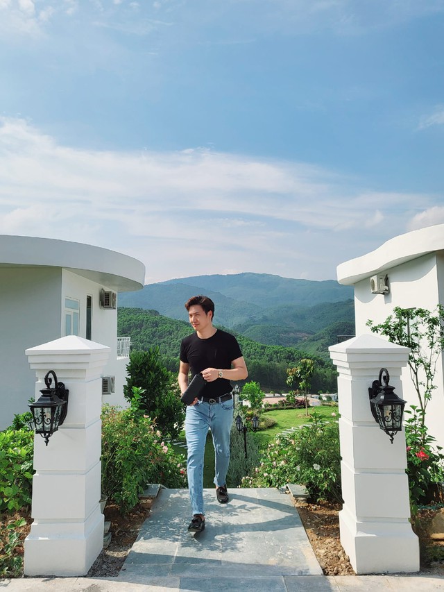 Ngoại hình của nam nghệ sĩ hào hoa, yêu vợ bậc nhất showbiz, có nhà từ Hà Nội đến Hưng Yên, Phú Thọ- Ảnh 10.
