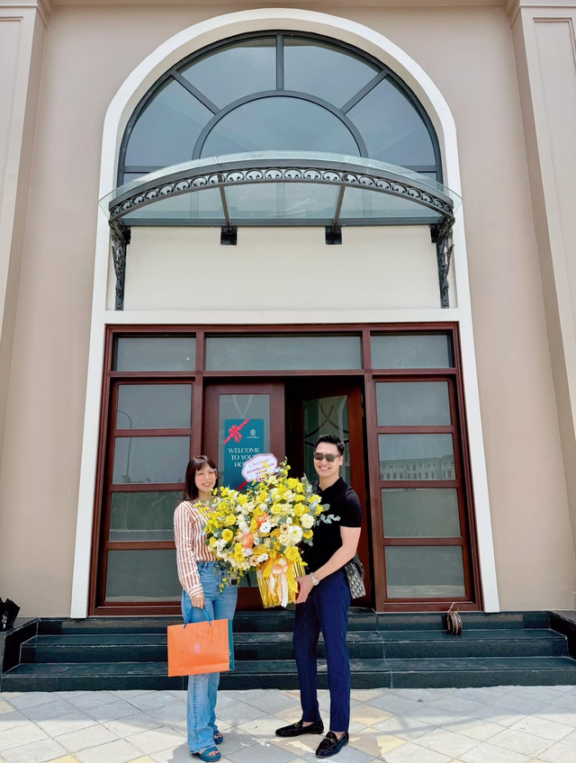 Ngoại hình của nam nghệ sĩ hào hoa, yêu vợ bậc nhất showbiz, có nhà từ Hà Nội đến Hưng Yên, Phú Thọ- Ảnh 14.