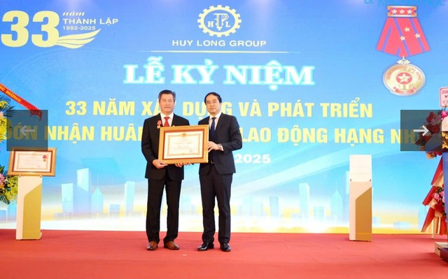 “Đặc biệt chú trọng công tác phát triển doanh nghiệp tư nhân và phát triển đảng viên trong các doanh nghiệp tư nhân trên địa bàn tỉnh Lào Cai”
- Ảnh 1. “Đặc biệt chú trọng công tác phát triển doanh nghiệp tư nhân và phát triển đảng viên trong các doanh nghiệp tư nhân trên địa bàn tỉnh Lào Cai”
- Ảnh 1.