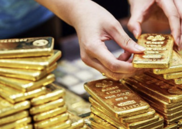 Mỗi tháng đều đặn mua 4 chỉ vàng nhưng ai cũng can: Sống thế này quá khổ!- Ảnh 1.