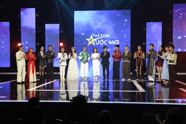 Nguyễn Văn Chung nói thẳng: "Lệ Quyên cần trau dồi giọng hát"- Ảnh 1. Nguyễn Văn Chung nói thẳng: "Lệ Quyên cần trau dồi giọng hát"- Ảnh 1.