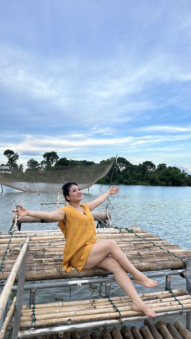"Nữ hoàng nhạc đỏ" là mẹ đơn thân, một mình nuôi 4 con, U50 đẹp đằm thắm, không phụ thuộc đàn ông- Ảnh 5. "Nữ hoàng nhạc đỏ" là mẹ đơn thân, một mình nuôi 4 con, U50 đẹp đằm thắm, không phụ thuộc đàn ông- Ảnh 5.