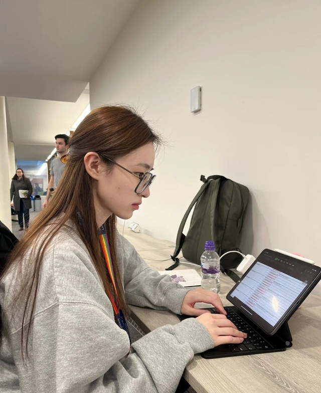 Tốt nghiệp cấp 3, đi làm kiếm tiền trước đã, Đại truc tiep bong da hom nay để sau: Cách Gen Z vượt qua ám ảnh thất nghiệp?- Ảnh 1.