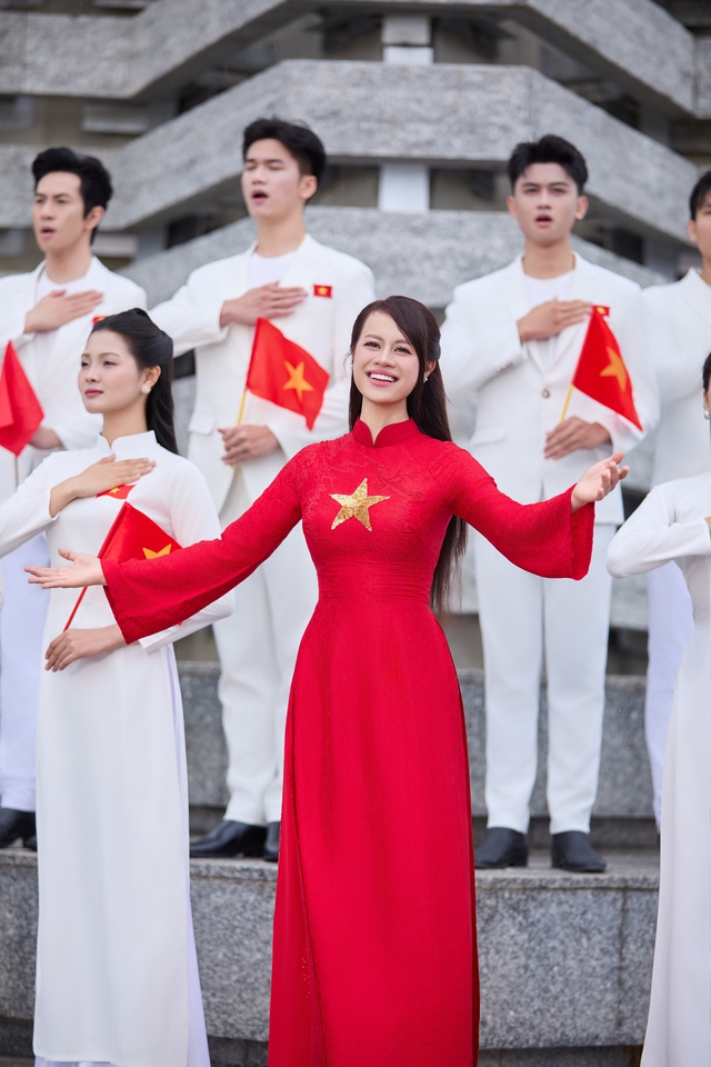 Huyền Anh Yoko: "Tôi mong bất cứ ai khi xem MV đều thấy tự hào khi là người Việt Nam"- Ảnh 5. Huyền Anh Yoko: "Tôi mong bất cứ ai khi xem MV đều thấy tự hào khi là người Việt Nam"- Ảnh 5.