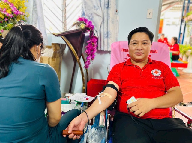 Tranh thủ kỳ nghỉ lễ, nhiều người dân TP.HCM rủ nhau hiến máu nhân đạo: “Hiến máu xong rồi đi chơi lễ”- Ảnh 2. Tranh thủ kỳ nghỉ lễ, nhiều người dân TP.HCM rủ nhau hiến máu nhân đạo: “Hiến máu xong rồi đi chơi lễ”- Ảnh 2.