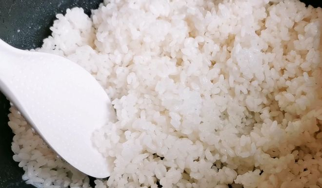 Ăn cơm nguội để qua đêm có hại không?- Ảnh 2.