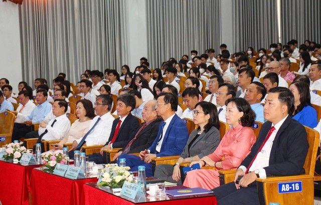 Trường Đại học An Giang khai giảng năm học 2025-2026, chào đón hơn 2.500 tân sinh viên- Ảnh 3.