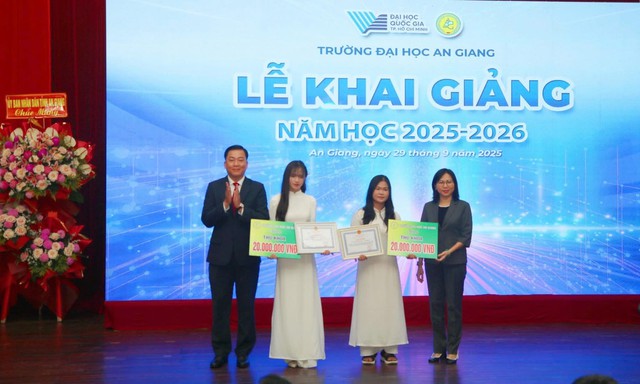 Trường Đại học An Giang khai giảng năm học 2025-2026, chào đón hơn 2.500 tân sinh viên- Ảnh 2.