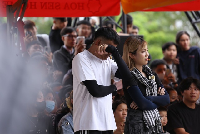 Nam diễn vi&ecirc;n được người lạ tới cho gạo: "Tr&ocirc;ng t&ocirc;i bần lắm hả?"- Ảnh 2.