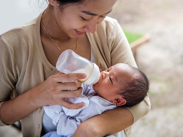 Cứ chọn sữa ngoại hoặc sữa công thức đắt tiền là con khỏe, thông minh và mau lớn? Bạn đã bỏ qua 1 thứ- Ảnh 2.
