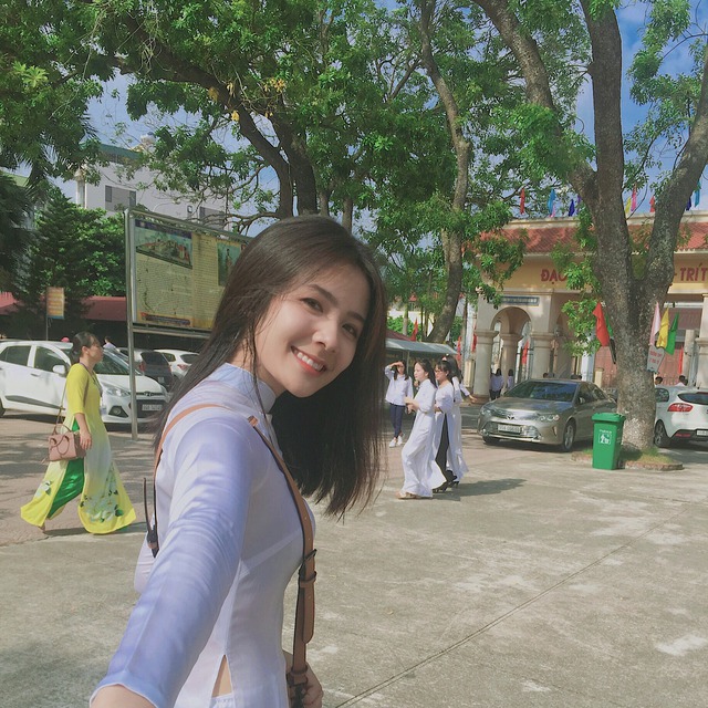 Ai còn nhớ dàn hot girl, hot boy từng một bước thành "hiện tượng mạng" nhờ loạt khoảnh khắc xuất thần trong ngày khai giảng này?- Ảnh 1. Ai còn nhớ dàn hot girl, hot boy từng một bước thành "hiện tượng mạng" nhờ loạt khoảnh khắc xuất thần trong ngày khai giảng này?- Ảnh 1.