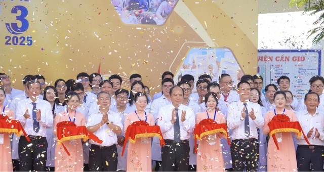 Ngày hội việc làm ngành y tế thành phố Hồ Chí Minh lần 3: Hơn 200 bác sĩ trẻ được tuyển dụng, mở rộng mạng lưới y tế cơ sở- Ảnh 4.