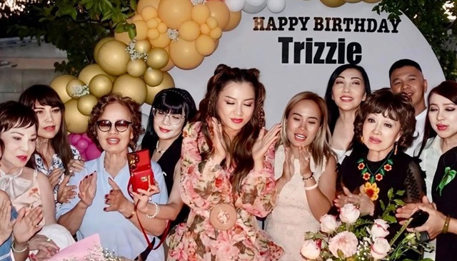 Vợ cũ Bằng Kiều trẻ như 30 trong sinh nhật 59 tuổi, mẹ chồng cũ 85 tuổi diện mạo khác lạ- Ảnh 2. Vợ cũ Bằng Kiều trẻ như 30 trong sinh nhật 59 tuổi, mẹ chồng cũ 85 tuổi diện mạo khác lạ- Ảnh 2.