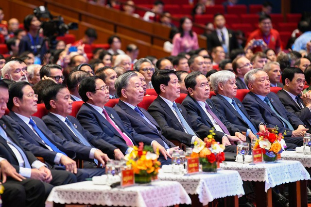 TRỰC TIẾP: Lễ khai giảng đặc biệt của 1,7 triệu thầy, cô và gần 30 triệu học sinh, sinh viên- Ảnh 5. TRỰC TIẾP: Lễ khai giảng đặc biệt của 1,7 triệu thầy, cô và gần 30 triệu học sinh, sinh viên- Ảnh 5.