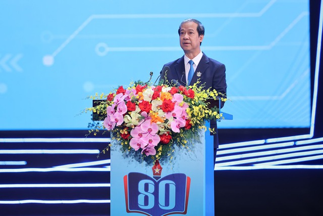 TRỰC TIẾP: Lễ khai giảng đặc biệt của 1,7 triệu thầy, cô và gần 30 triệu học sinh, sinh viên- Ảnh 7. TRỰC TIẾP: Lễ khai giảng đặc biệt của 1,7 triệu thầy, cô và gần 30 triệu học sinh, sinh viên- Ảnh 7.