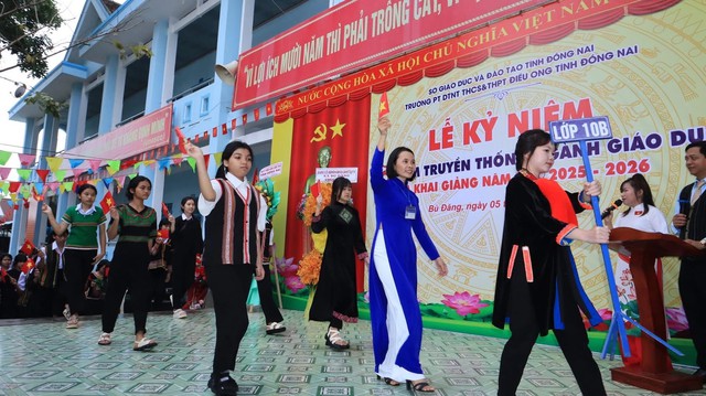 Lan tỏa yêu thương trong ngày khai giảng tại Trường Phổ thông Dân tộc nội trú THCS & THPT Điểu Ong- Ảnh 4. Lan tỏa yêu thương trong ngày khai giảng tại Trường Phổ thông Dân tộc nội trú THCS & THPT Điểu Ong- Ảnh 4.