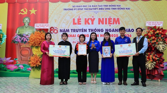 Lan tỏa yêu thương trong ngày khai giảng tại Trường Phổ thông Dân tộc nội trú THCS & THPT Điểu Ong- Ảnh 1. Lan tỏa yêu thương trong ngày khai giảng tại Trường Phổ thông Dân tộc nội trú THCS & THPT Điểu Ong- Ảnh 1.