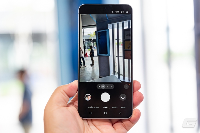 Cận cảnh Galaxy S25 FE: Hiệu năng ổn áp, trải nghiệm AI thú vị, pin "trâu", giá hấp dẫn- Ảnh 9.