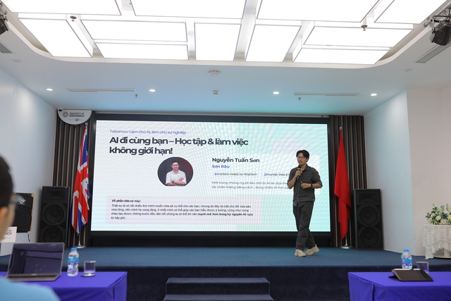 “Làm chủ AI - Làm chủ sự nghiệp”: Workshop giúp bạn trẻ bắt trend AI, trải nghiệm laptop xịn và rinh quà khủng- Ảnh 4. “Làm chủ AI - Làm chủ sự nghiệp”: Workshop giúp bạn trẻ bắt trend AI, trải nghiệm laptop xịn và rinh quà khủng- Ảnh 4.