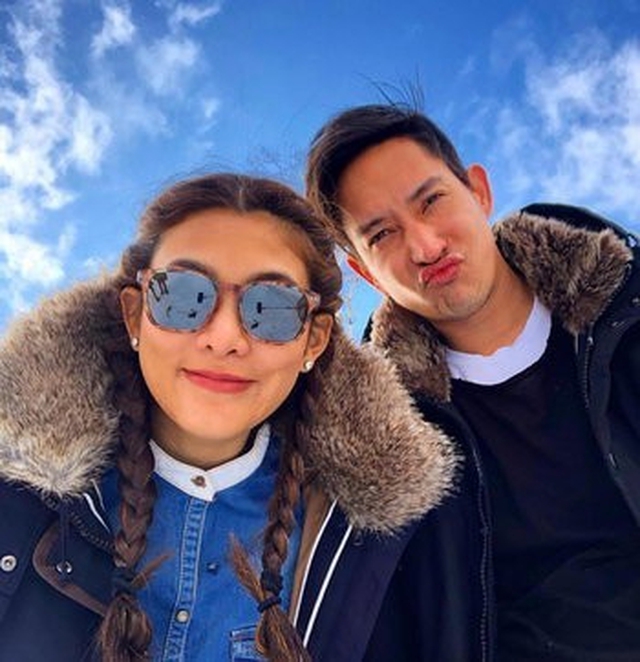 Giữa showbiz đầy thị phi, cặp đôi này vẫn nắm tay truc tiep bong da c1 suốt 17 năm nhờ nguyên tắc bất ngờ- Ảnh 2.