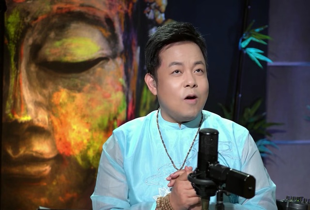 Quang Lê quỳ lạy ban thờ Phật, nguyện ăn chay 2 năm vì 1 việc nhưng bị xúi dại- Ảnh 1. Quang Lê quỳ lạy ban thờ Phật, nguyện ăn lich tuong thuat truc tiep bong da hom nay 2 năm vì 1 việc nhưng bị xúi dại- Ảnh 1.