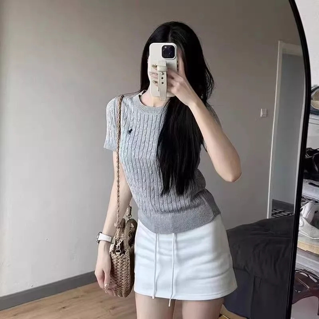 Mặc đẹp cả mùa thu: 3 kiểu áo “chân ái” dành cho quần ống rộng, cứ phối là truc tiep bong da c1 xịn!- Ảnh 11.