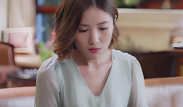 Que thử thai 1 vạch nhưng mẹ chồng vẫn bắt mitom bong da truc tiep đi khám, có kết quả, tai mitom bong da truc tiep ù đi còn mẹ chồng lảo đảo ngã ngồi xuống ghế- Ảnh 1.
