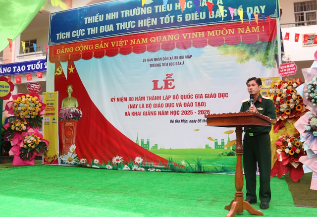 Đại tá Nguyễn Quốc Hoàn, BTĐU, Chính ủy Trung tâm. Đại tá Nguyễn Quốc Hoàn, BTĐU, Chính ủy Trung tâm.