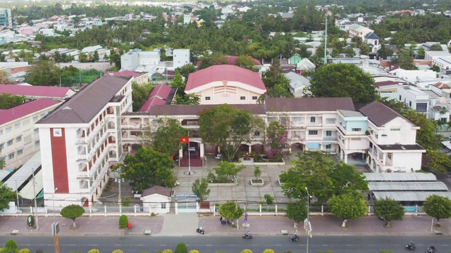 Ngôi trường miền Tây từng làm nên kỳ tích khi có 2 nữ sinh vô địch Đường Lên Đỉnh Olympia, học trò liên tục ẵm giải quốc gia- Ảnh 2. Ngôi trường miền Tây từng làm nên kỳ tích khi có 2 nữ bong da truc tiep xoi lac vô địch Đường Lên Đỉnh Olympia, học trò liên tục ẵm giải quốc gia- Ảnh 2.