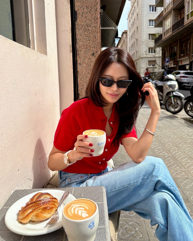Trang phục màu đỏ chính là xu hướng hot nhất thu này: 10 cách diện giúp nàng nổi nhất khu phố, độ sang chảnh miễn bàn- Ảnh 1. Trang phục màu đỏ chính là xu hướng hot nhất thu này: 10 cách diện giúp nàng nổi nhất khu phố, độ k+ truc tiep bong da chảnh miễn bàn- Ảnh 1.