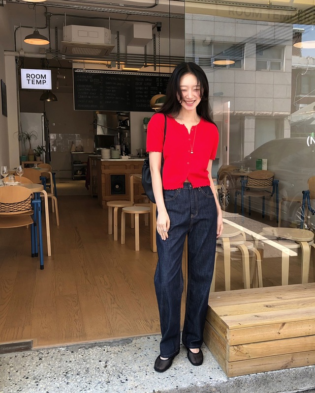 Trang phục màu đỏ chính là xu hướng hot nhất thu này: 10 cách diện giúp nàng nổi nhất khu phố, độ sang chảnh miễn bàn- Ảnh 3. Trang phục màu đỏ chính là xu hướng hot nhất thu này: 10 cách diện giúp nàng nổi nhất khu phố, độ k+ truc tiep bong da chảnh miễn bàn- Ảnh 3.