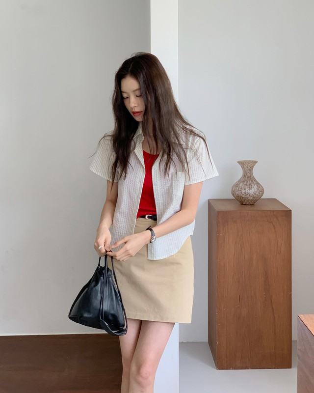 Trang phục màu đỏ chính là xu hướng hot nhất thu này: 10 cách diện giúp nàng nổi nhất khu phố, độ sang chảnh miễn bàn- Ảnh 4. Trang phục màu đỏ chính là xu hướng hot nhất thu này: 10 cách diện giúp nàng nổi nhất khu phố, độ k+ truc tiep bong da chảnh miễn bàn- Ảnh 4.