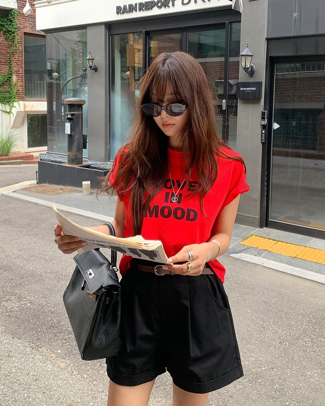 Trang phục màu đỏ chính là xu hướng hot nhất thu này: 10 cách diện giúp nàng nổi nhất khu phố, độ sang chảnh miễn bàn- Ảnh 5. Trang phục màu đỏ chính là xu hướng hot nhất thu này: 10 cách diện giúp nàng nổi nhất khu phố, độ k+ truc tiep bong da chảnh miễn bàn- Ảnh 5.