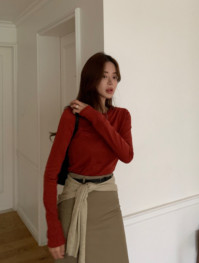 Trang phục màu đỏ chính là xu hướng hot nhất thu này: 10 cách diện giúp nàng nổi nhất khu phố, độ sang chảnh miễn bàn- Ảnh 10. Trang phục màu đỏ chính là xu hướng hot nhất thu này: 10 cách diện giúp nàng nổi nhất khu phố, độ k+ truc tiep bong da chảnh miễn bàn- Ảnh 10.