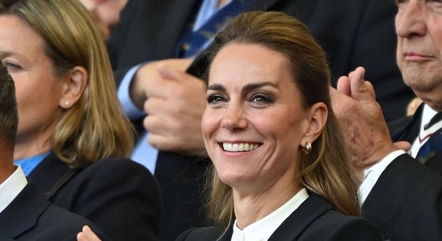 Vương phi Kate bất ngờ xuất hiện cùng Thân vương William tưởng niệm 3 năm ngày mất Nữ hoàng Elizabeth II- Ảnh 1. Vương k+ truc tiep bong da Kate bất ngờ xuất hiện cùng Thân vương William tưởng niệm 3 năm ngày mất Nữ hoàng Elizabeth II- Ảnh 1.
