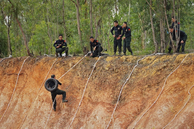 Liên Bỉnh Phát chia tay, Binz và Hưng Nguyễn bất ngờ gia nhập: “Lò luyện thép” tập 7 căng thẳng đến nghẹt thở- Ảnh 5. Liên Bỉnh Phát keo nha cai com truc tiep bong da, Binz và Hưng Nguyễn bất ngờ gia nhập: “Lò luyện thép” tập 7 căng thẳng đến nghẹt thở- Ảnh 5.