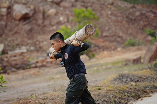 Liên Bỉnh Phát chia tay, Binz và Hưng Nguyễn bất ngờ gia nhập: “Lò luyện thép” tập 7 căng thẳng đến nghẹt thở- Ảnh 6. Liên Bỉnh Phát keo nha cai com truc tiep bong da, Binz và Hưng Nguyễn bất ngờ gia nhập: “Lò luyện thép” tập 7 căng thẳng đến nghẹt thở- Ảnh 6.