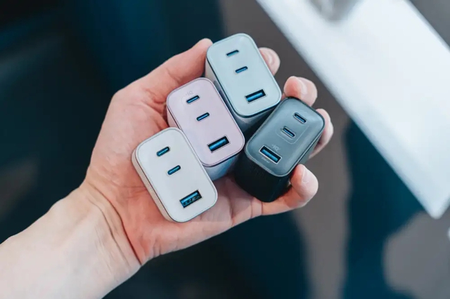 link bong da truc tiep bán củ sạc siêu nhỏ gọn mà công suất tận 70W, 3 cổng ra, ở Việt Nam giá chỉ bằng 1/3 Châu Âu- Ảnh 3.