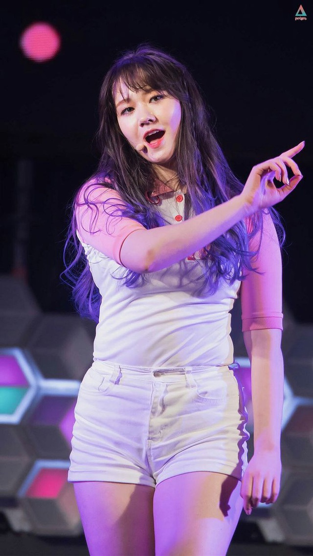 Trường hợp toxic tệ nhất Kpop: Nữ idol xinh như hoa bị body shaming thảm thương, nay làm người thường chồng đẹp miễn chê- Ảnh 4. Trường hợp toxic tệ nhất Kpop: Nữ lich tuong thuat truc tiep bong da hom nay như hoa bị body shaming thảm thương, nay làm người thường chồng đẹp miễn chê- Ảnh 4.