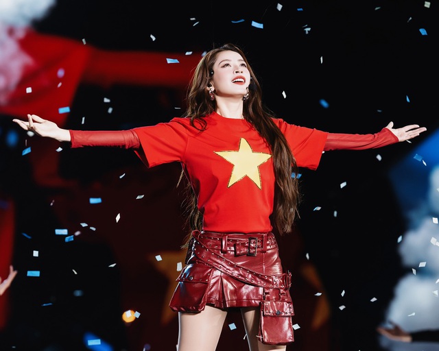 Mỹ nhân đẹp nhất Việt Nam từng bị phản đối làm keo nha cai com truc tiep bong da sĩ nay đắt show đáng nể, song keo nha cai com truc tiep bong da với Huỳnh Hiểu Minh còn gây sốt xứ Trung- Ảnh 6.