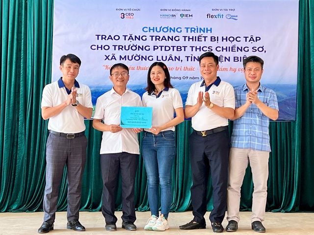 Câu lạc bộ CEO 1983 trao quà và thiết bị học tập cho học sinh và người dân xã Mường Luân tỉnh Điện Biên- Ảnh 4.