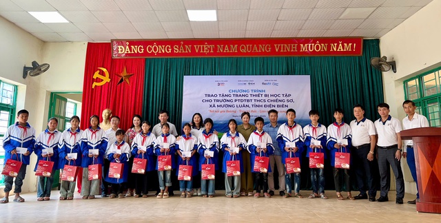 Câu lạc bộ CEO 1983 trao quà và thiết bị học tập cho học sinh và người dân xã Mường Luân tỉnh Điện Biên- Ảnh 7.