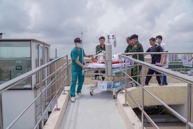 Cấp cứu và vận chuyển khẩn cấp ngư dân giảm áp tại đảo Song Tử Tây- Ảnh 3.