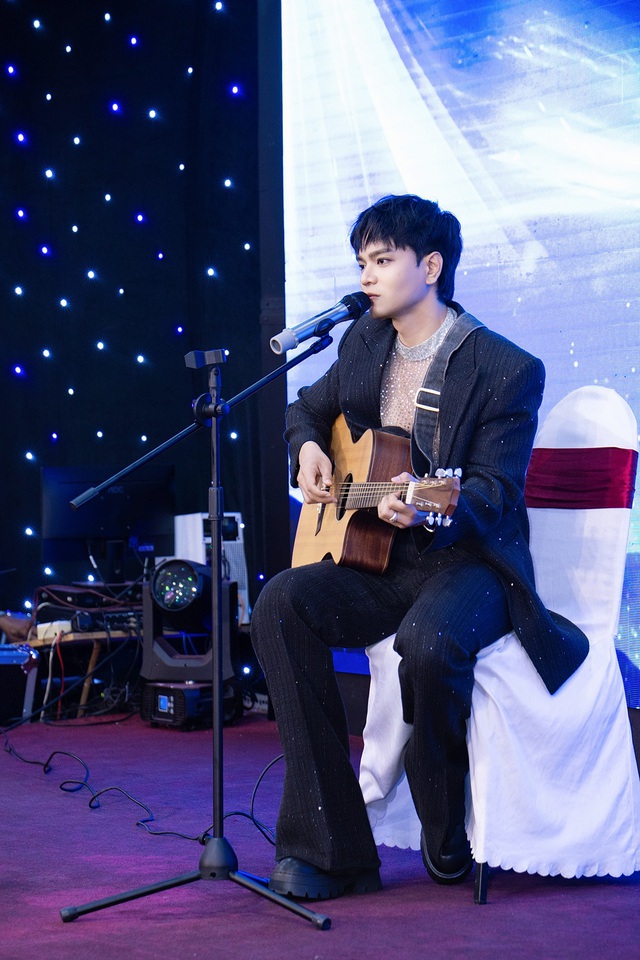 Á vương Vũ Linh và ca nhạc sĩ Ssay Huỳnh về chung một nhà- Ảnh 2. Á vương Vũ Linh và ca nhạc sĩ Ssay Huỳnh về chung một nhà- Ảnh 2.